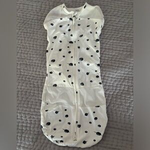 NWOT - Happiest Baby Sleepea Swaddle - Large